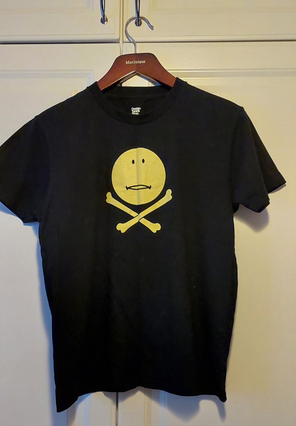 Huippukuntoinen Design Tshirts Store granlph T-paita. Lasten koko M