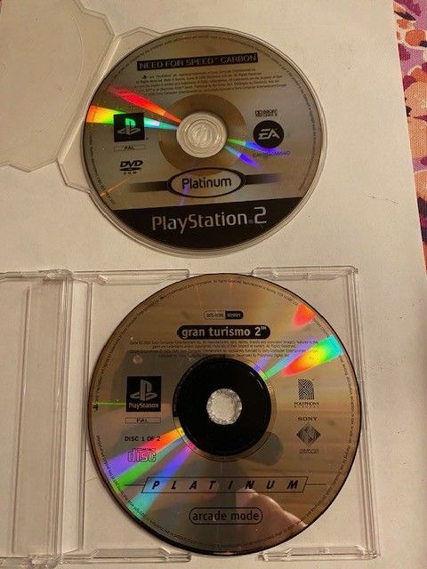 Playstation 2 pelit: Gran Turismo 2; Need for Speed Carbon