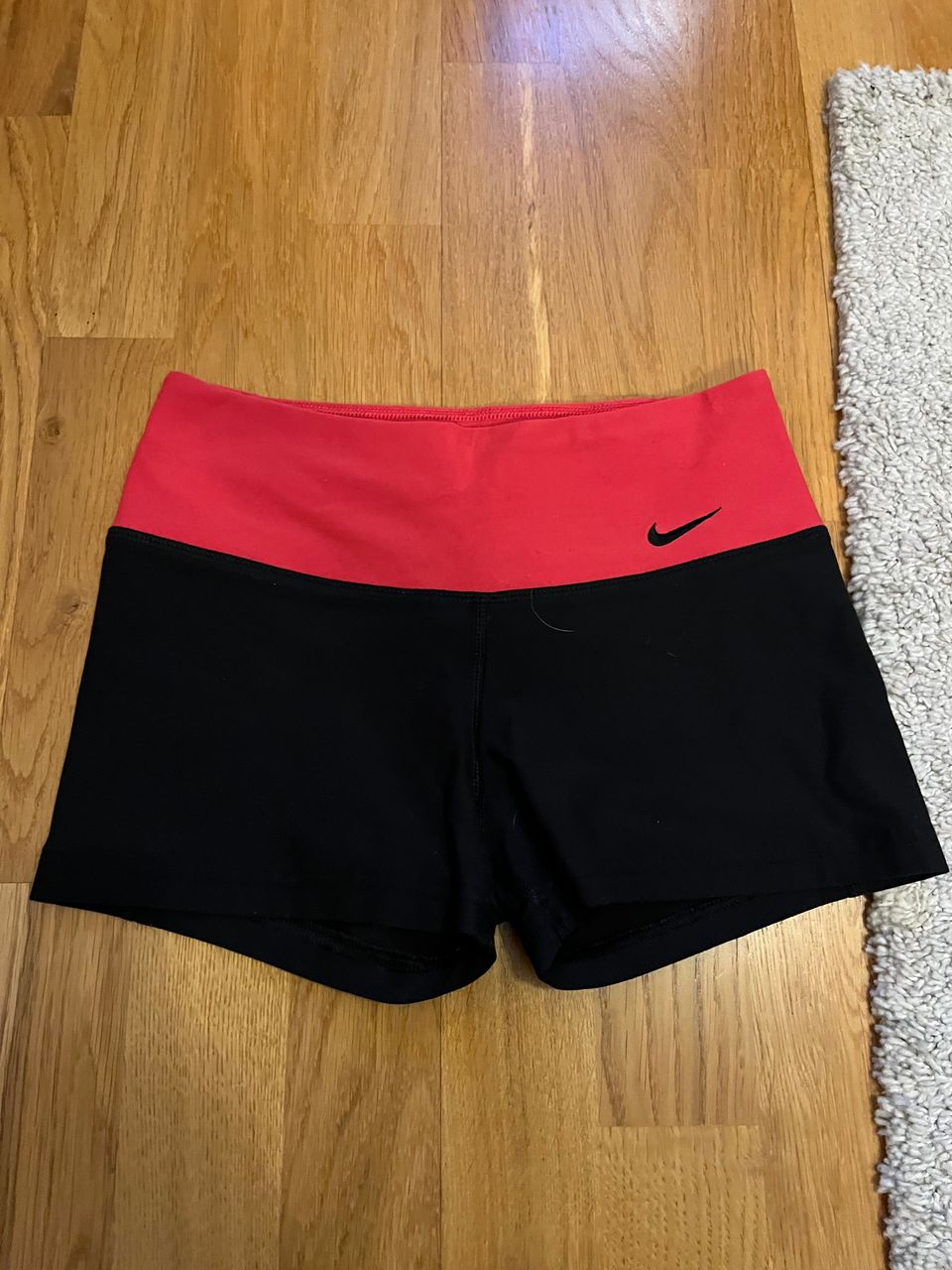 Nike treenishortsit