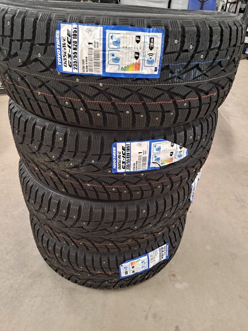 Ajamattomat 235/55R20" Toyo nastarenkaat