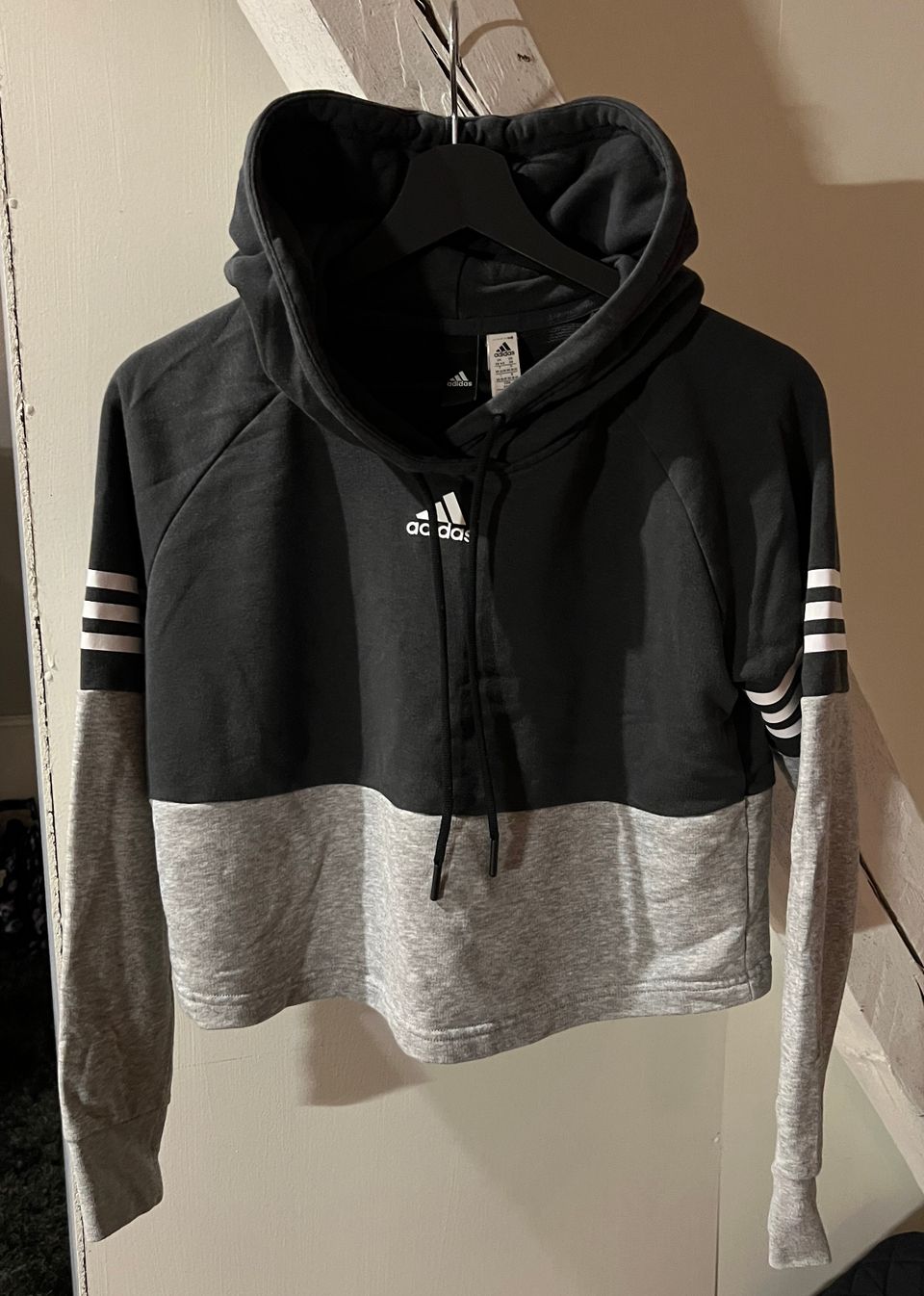 Adidas huppari