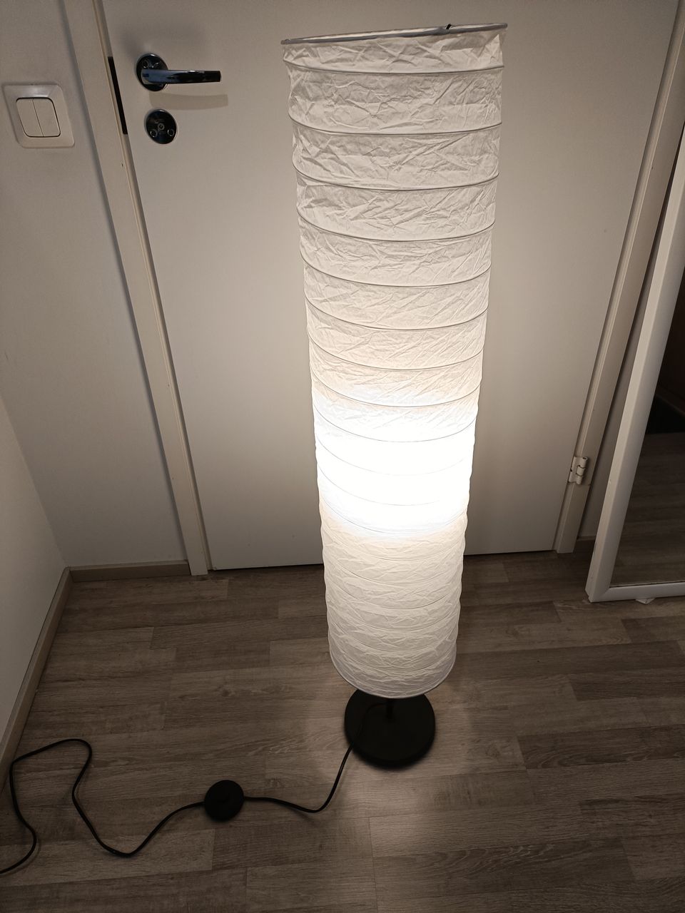 Lattiavalaisin Ikea