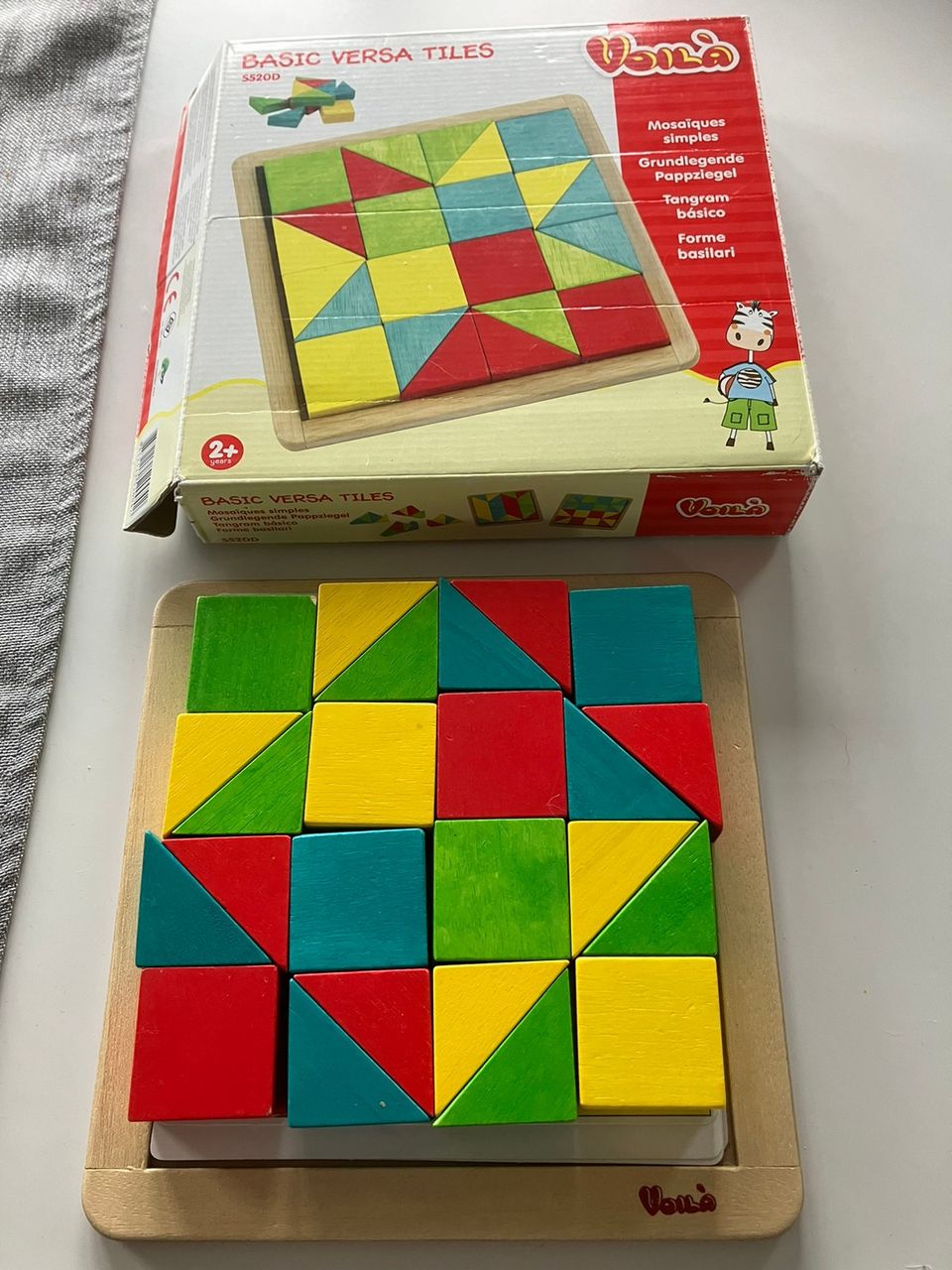 Voila puinen tangrammi-peli