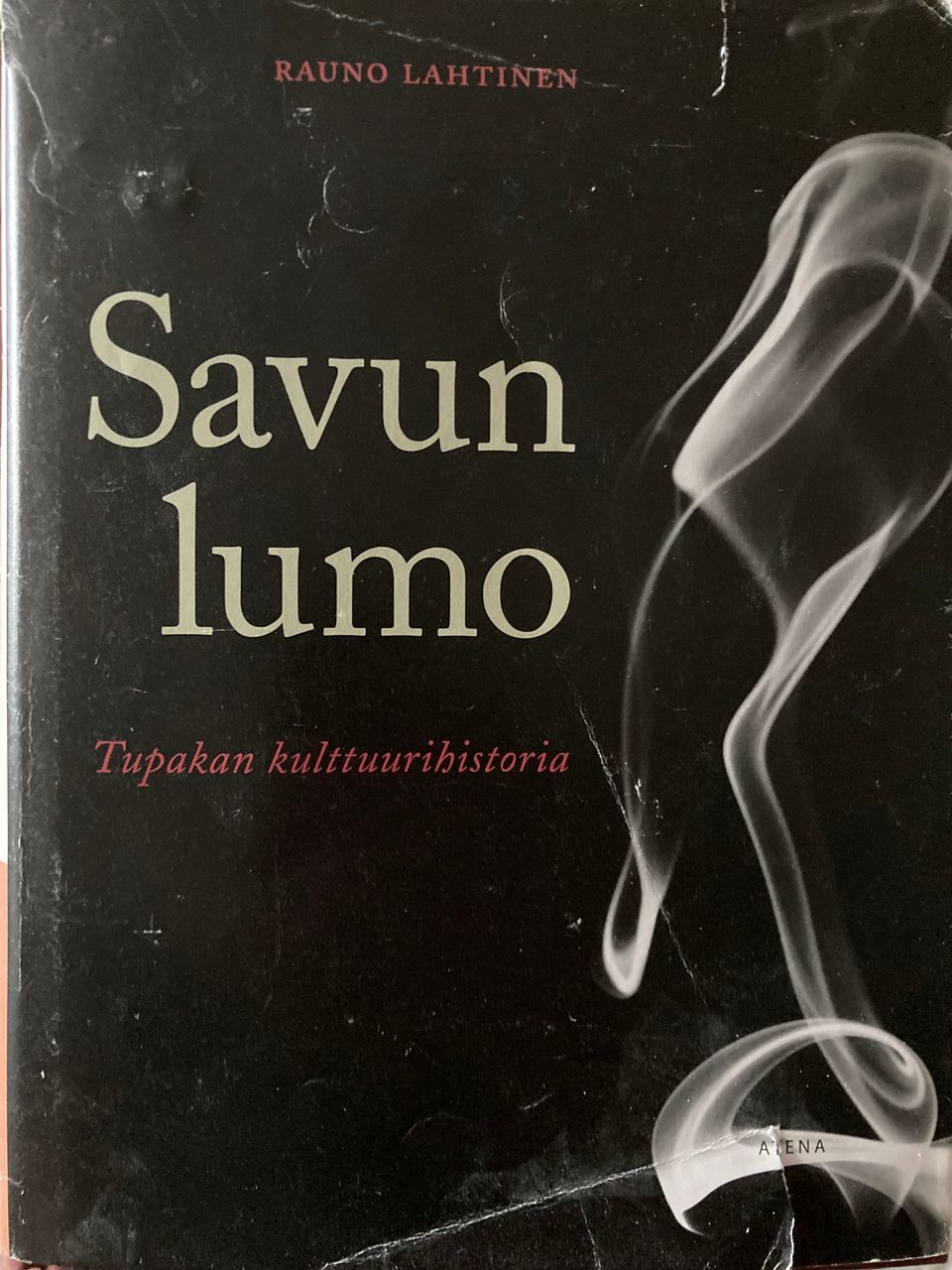 Lahtinen: Savun lumo - tupakan kulttuurihistoria