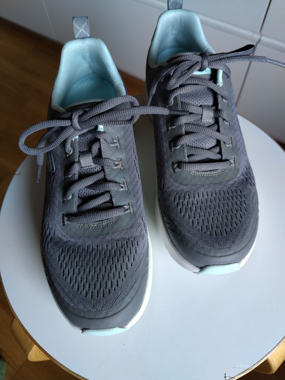 Sketchers Arch Fit 39