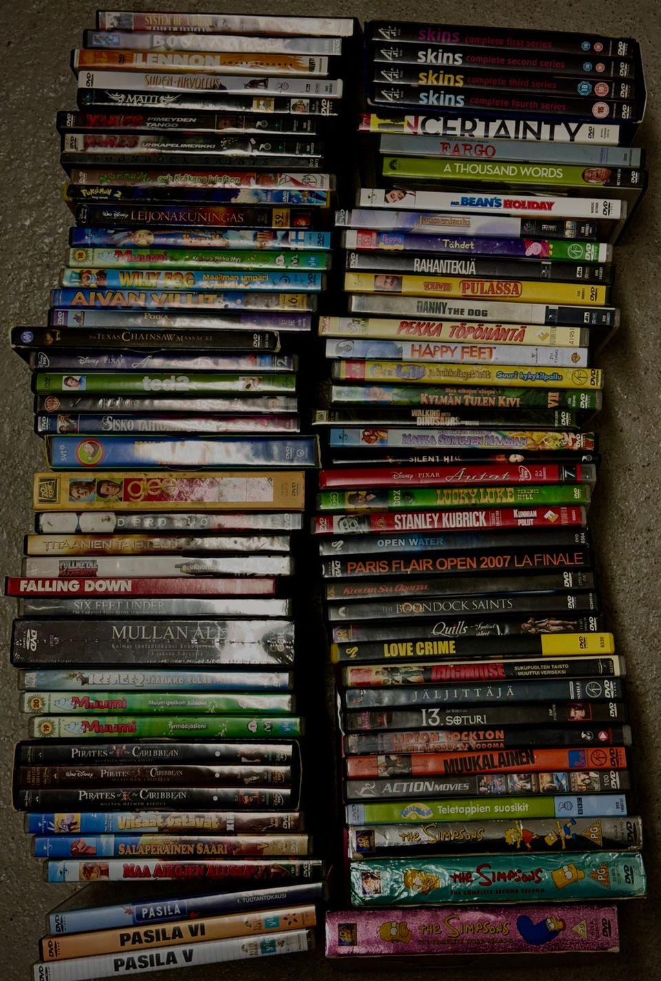 Myydään DVD elokuvia bulkkina.