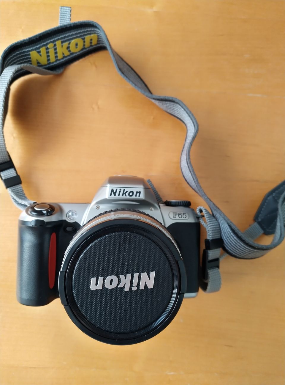 Nikon F65 järjestelmäkamera, filmi