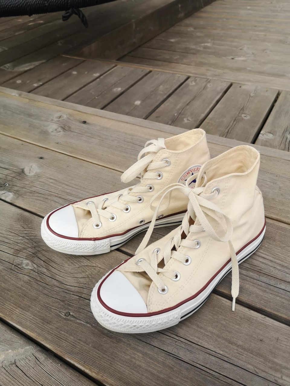 Luonnonvalkoiset Converse kengät 37,5