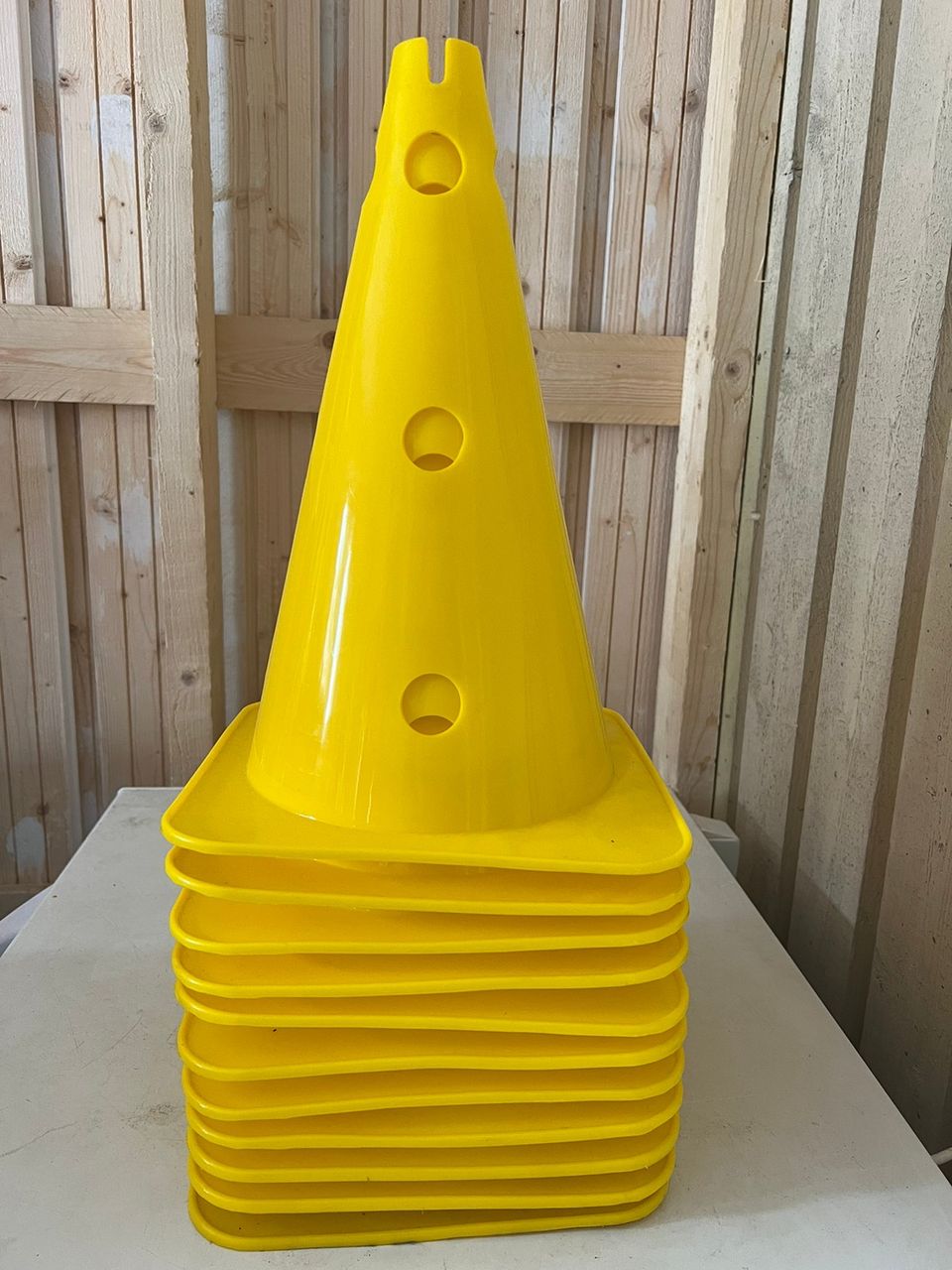 Reikäkartio 40cm keltainen