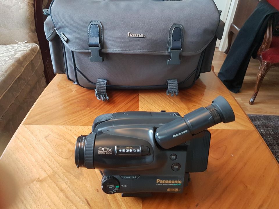 Panasonic videokamera ja 60 käyttämätöntä Maxell kasettia