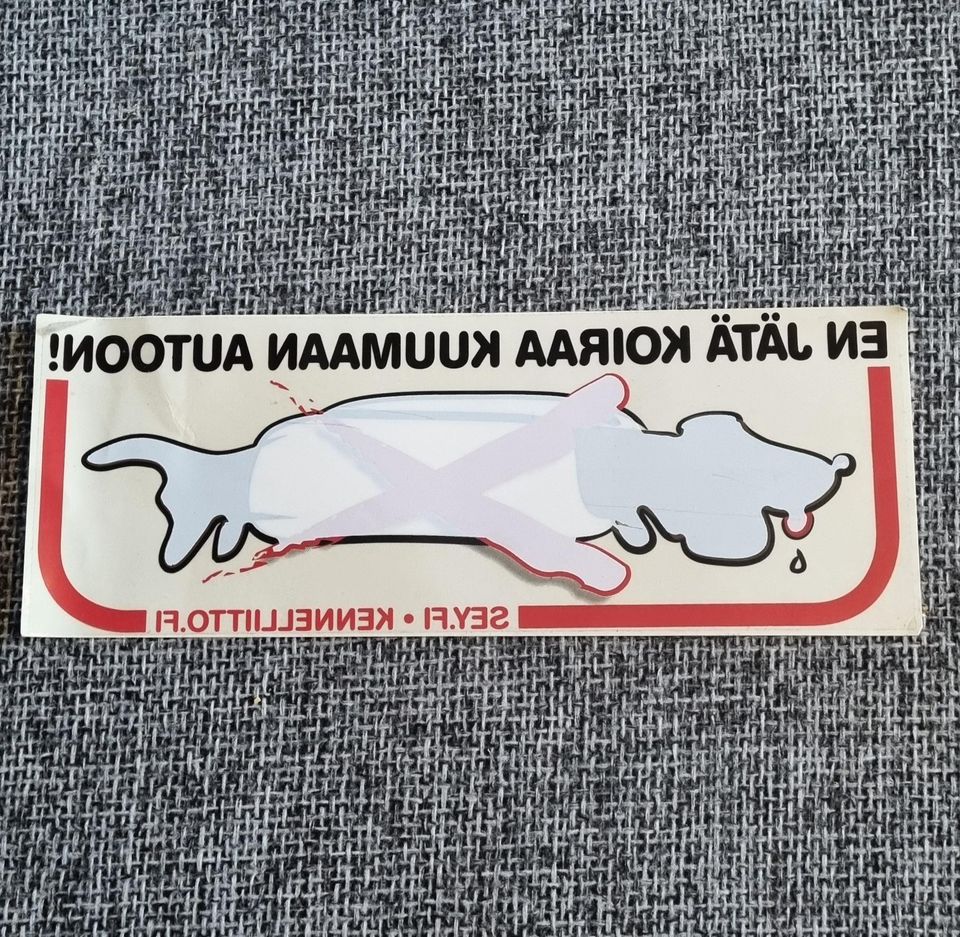 "En jätä koiraa kuumaan autoon" tarra