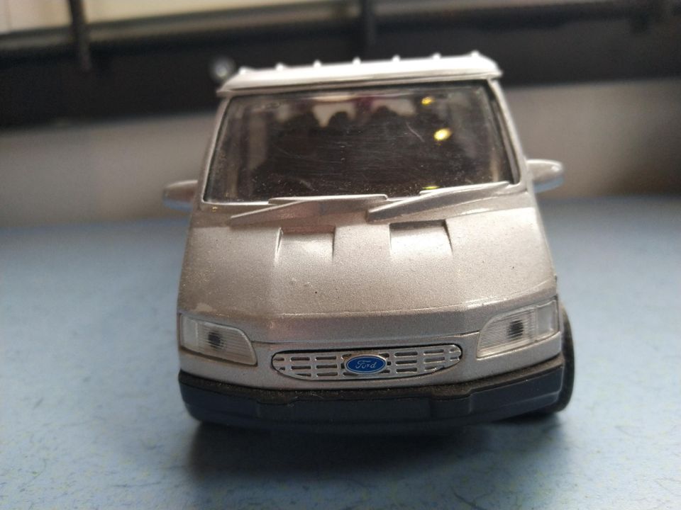 Ford Transit bussi 1:32