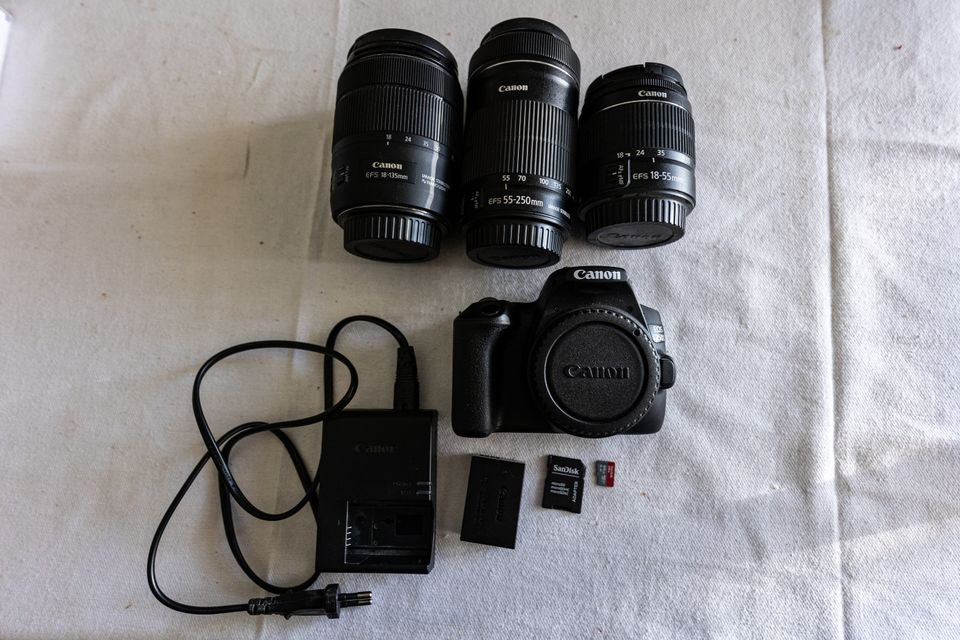 Canon 250D järjestelmäkamera + EFS objektiivit