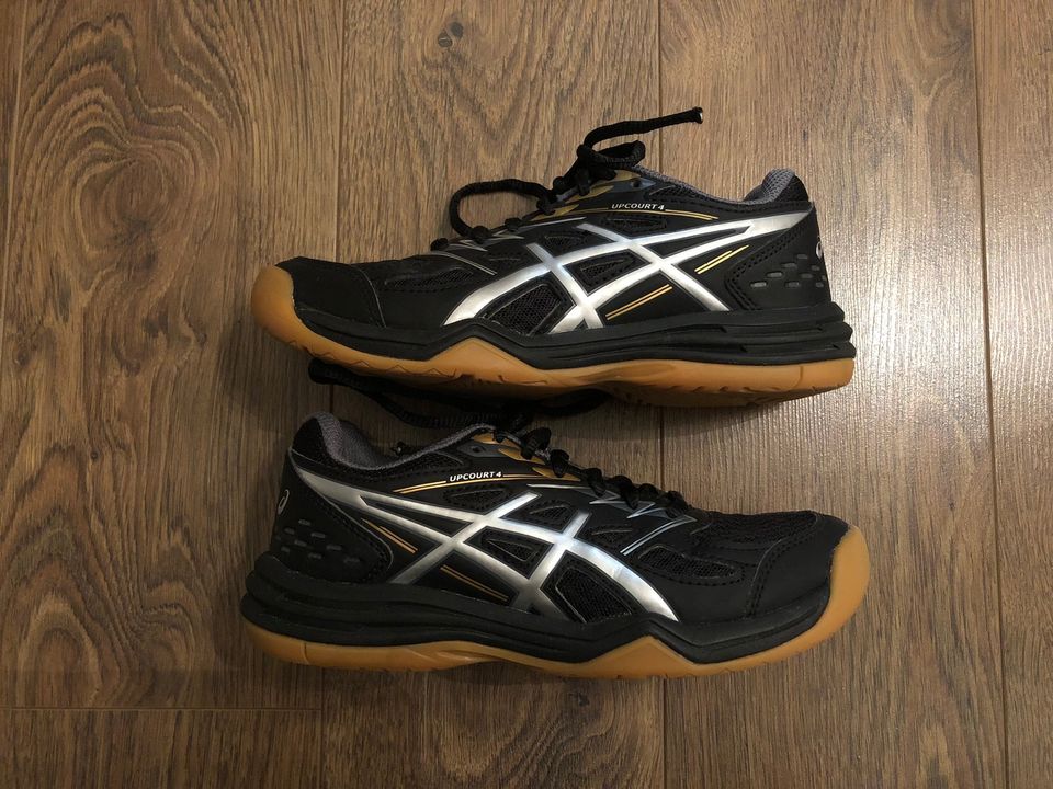 Asics sisäpelikengät koko 33,5