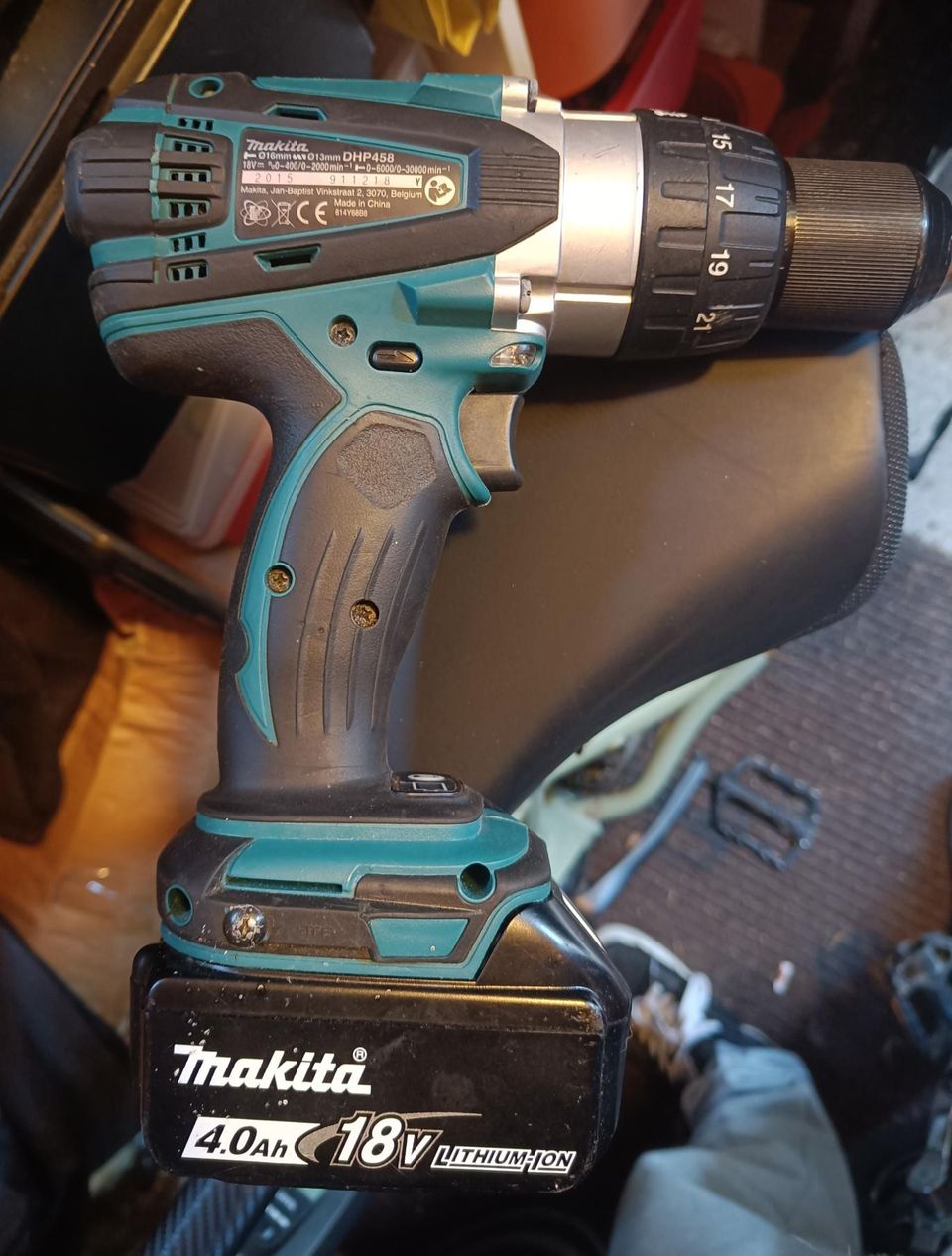 Makita LXT DHP458 18V poravasara, akku ja latauslaite