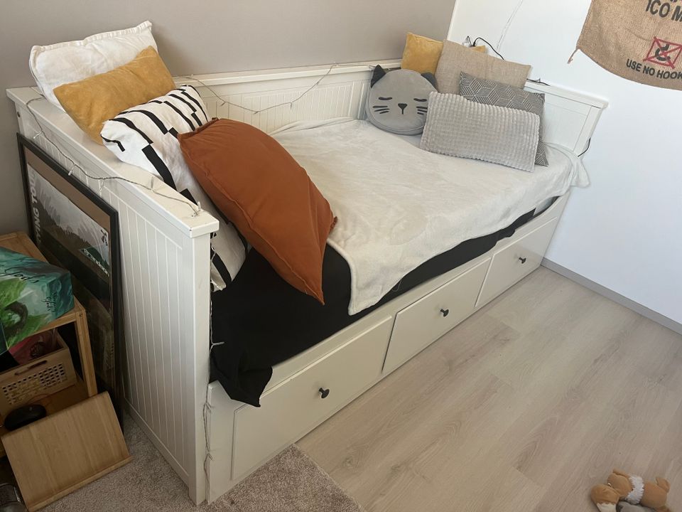 IKEA HEMNES daybed + 2 mattresses