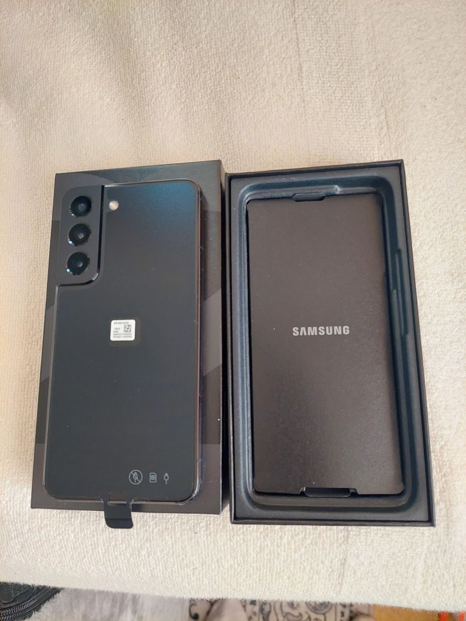 Samsung galaxy s22 5g 128 GB väri musta.