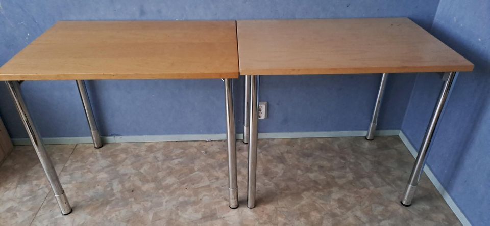 Kaksi työpöytää 60×85cm