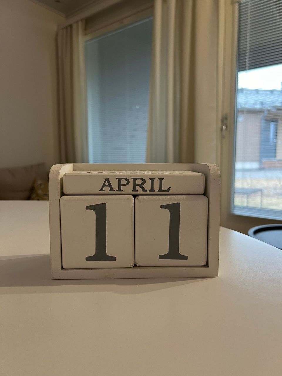 Puinen pöytäkalenteri