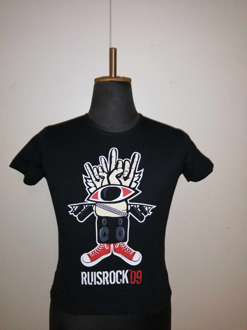 Löytyy kaksi uutta upeaa Ruisrock 2009 naisten t-paitaa molemmat kokoa XS