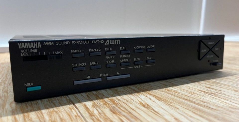 Yamahan AWM sound expander vuosimallia 1989