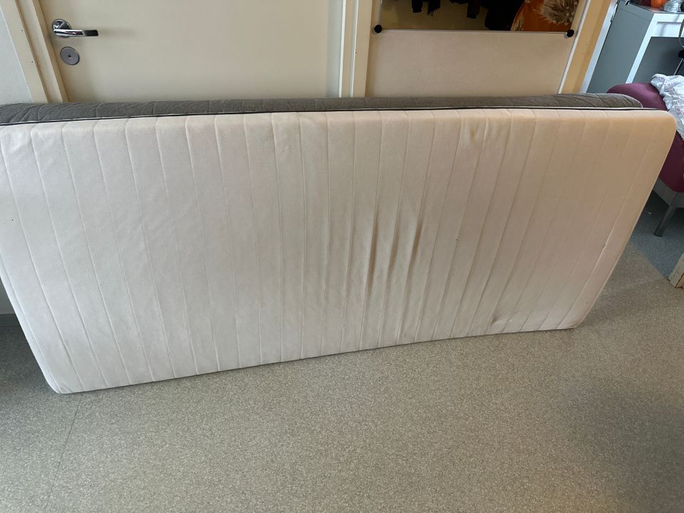 Ikean vaahtomuovipatja sultan malli. 2 kpl valkoisia