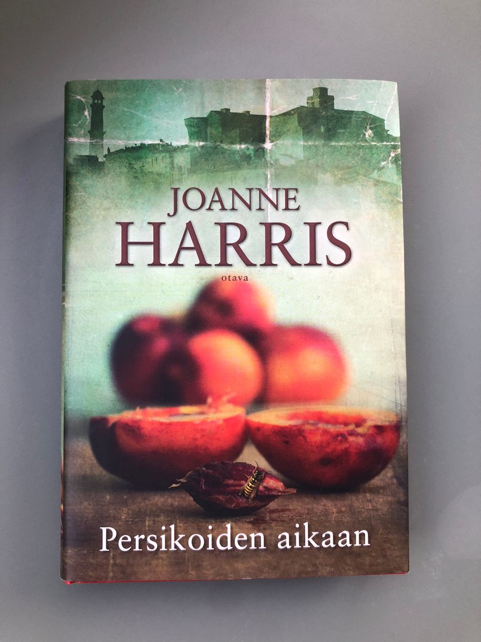 Joanne Harris: Persikoiden aikaan