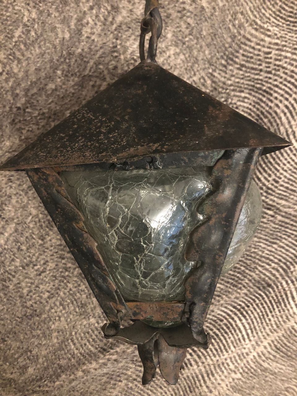 Antiikkinen metallinen lyhtykattolamppu