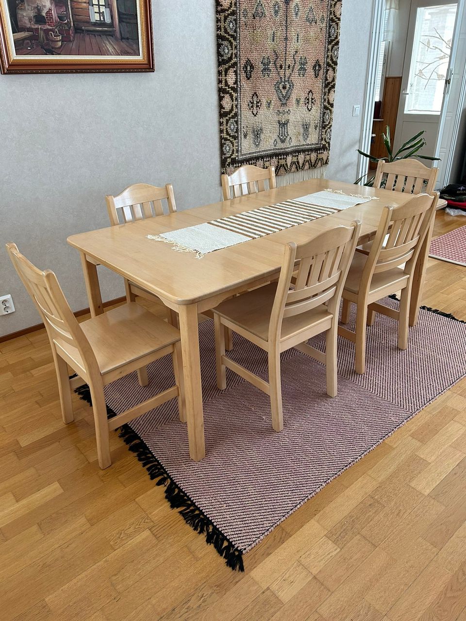 Ruokailuryhmä, pöytä ja tuolit