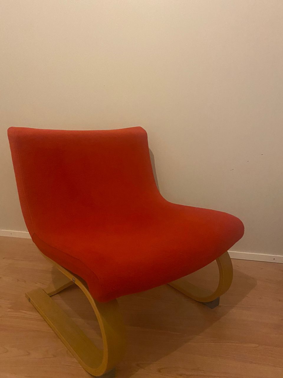 Nojatuoli, punainen