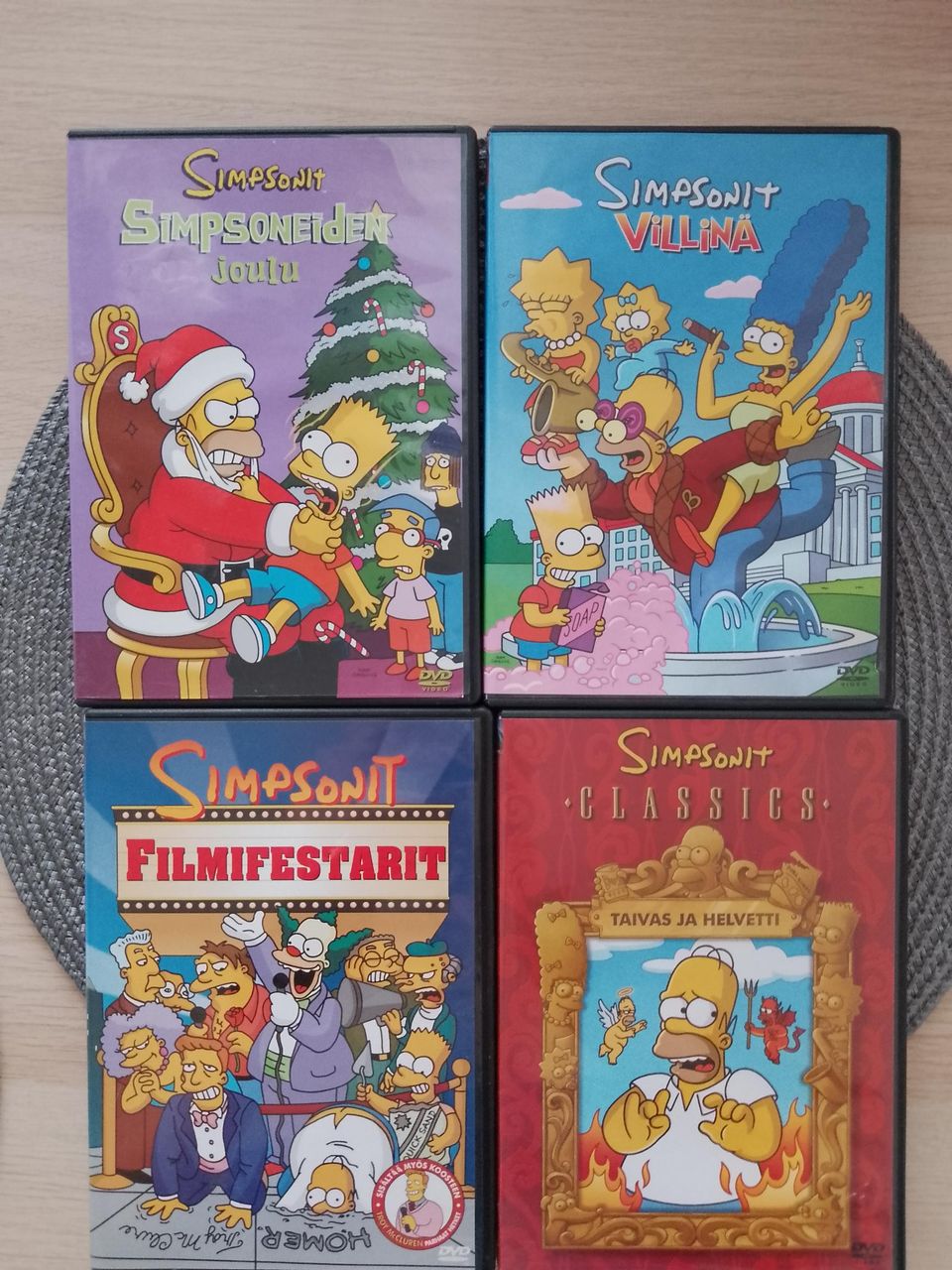 Simpsonit DVD