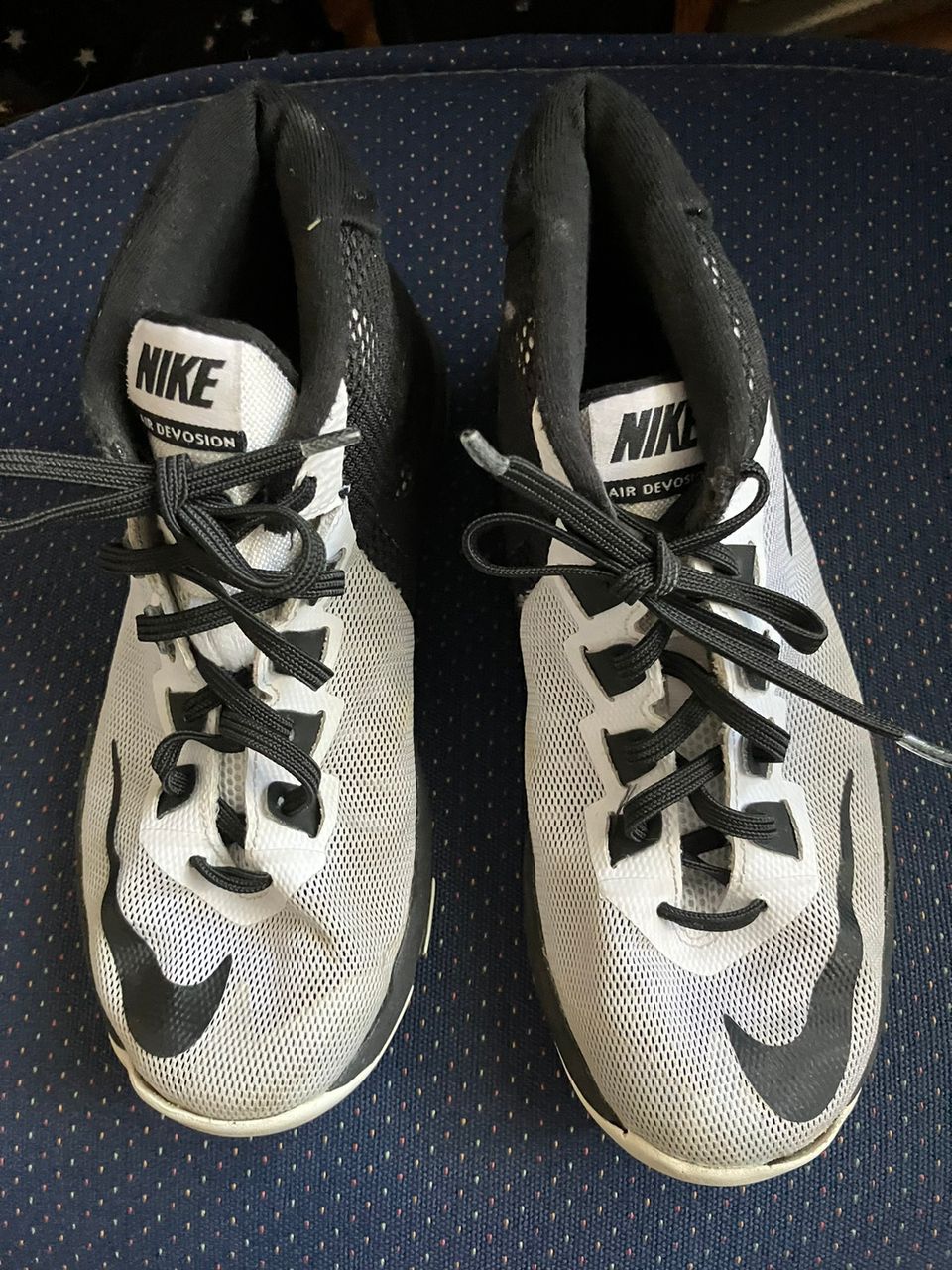 Nike mustavalkoiset lenkkarit koko 35,5