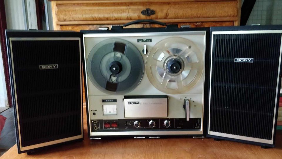 Sony neliraituri -70 luvulta Magnetofoni.
