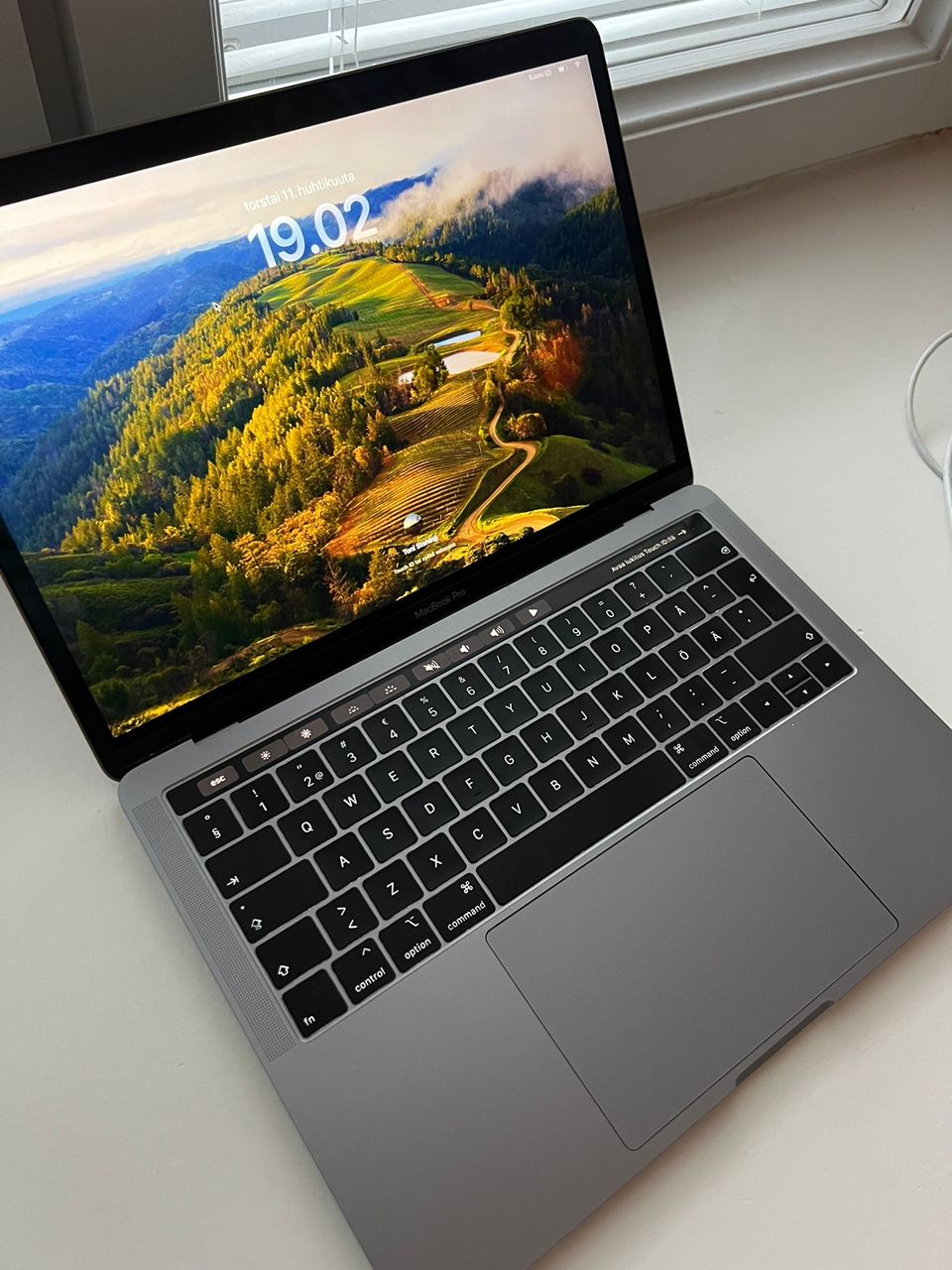 macbook pro touch bar 13-inch 8GT 2019