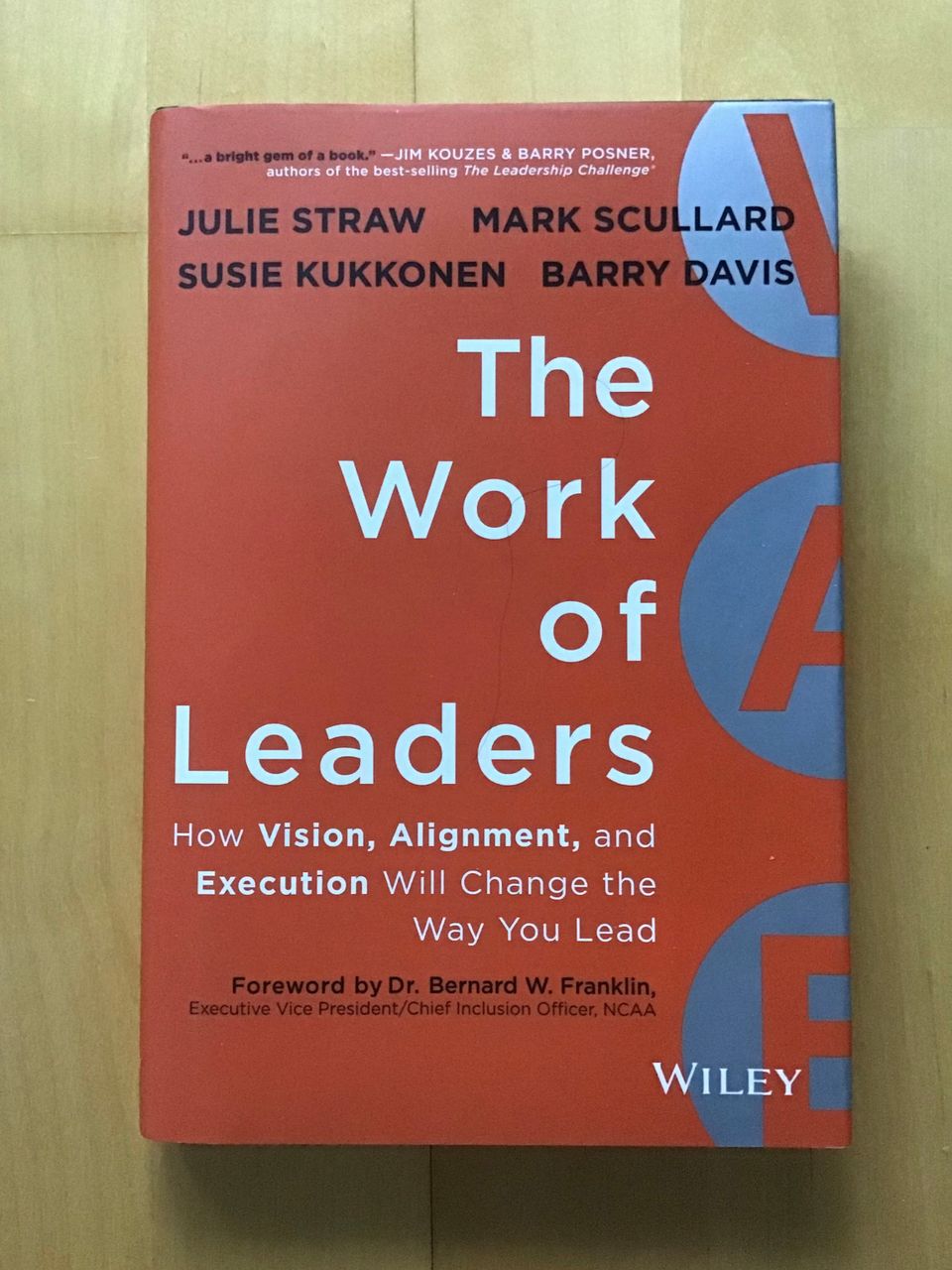Julie Straw, Mark Scullard, Susie Kukkonen ja Barry Davis : The Work of Leaders