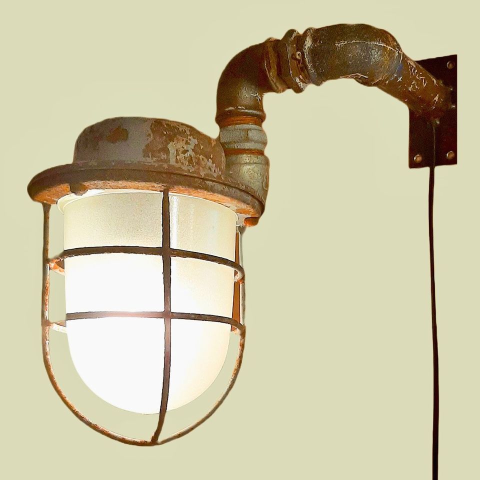 Rusty-Wall-Pipe-Lamp