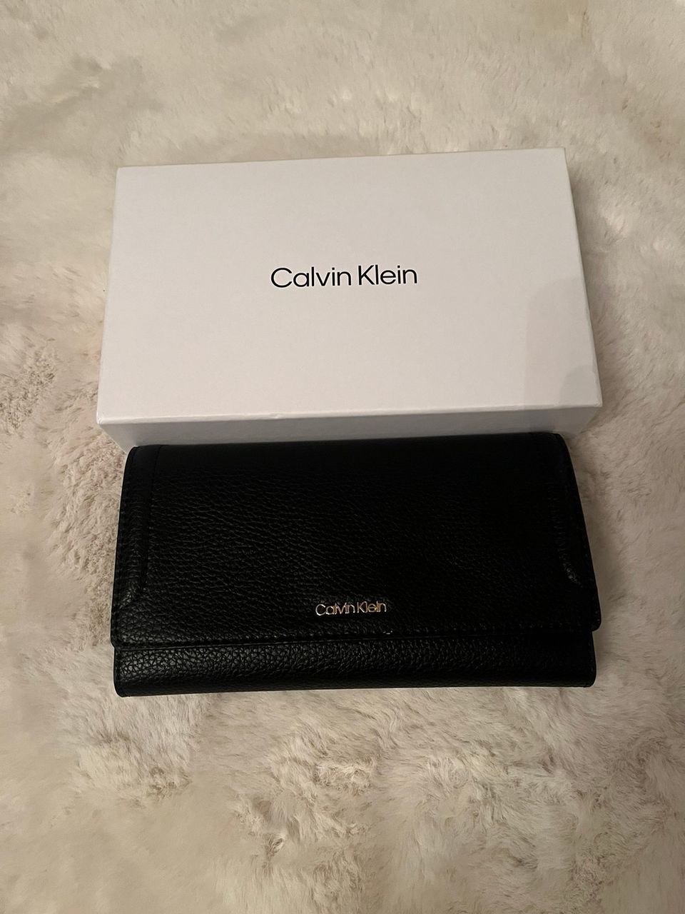 Calvin Klein iso lompakko