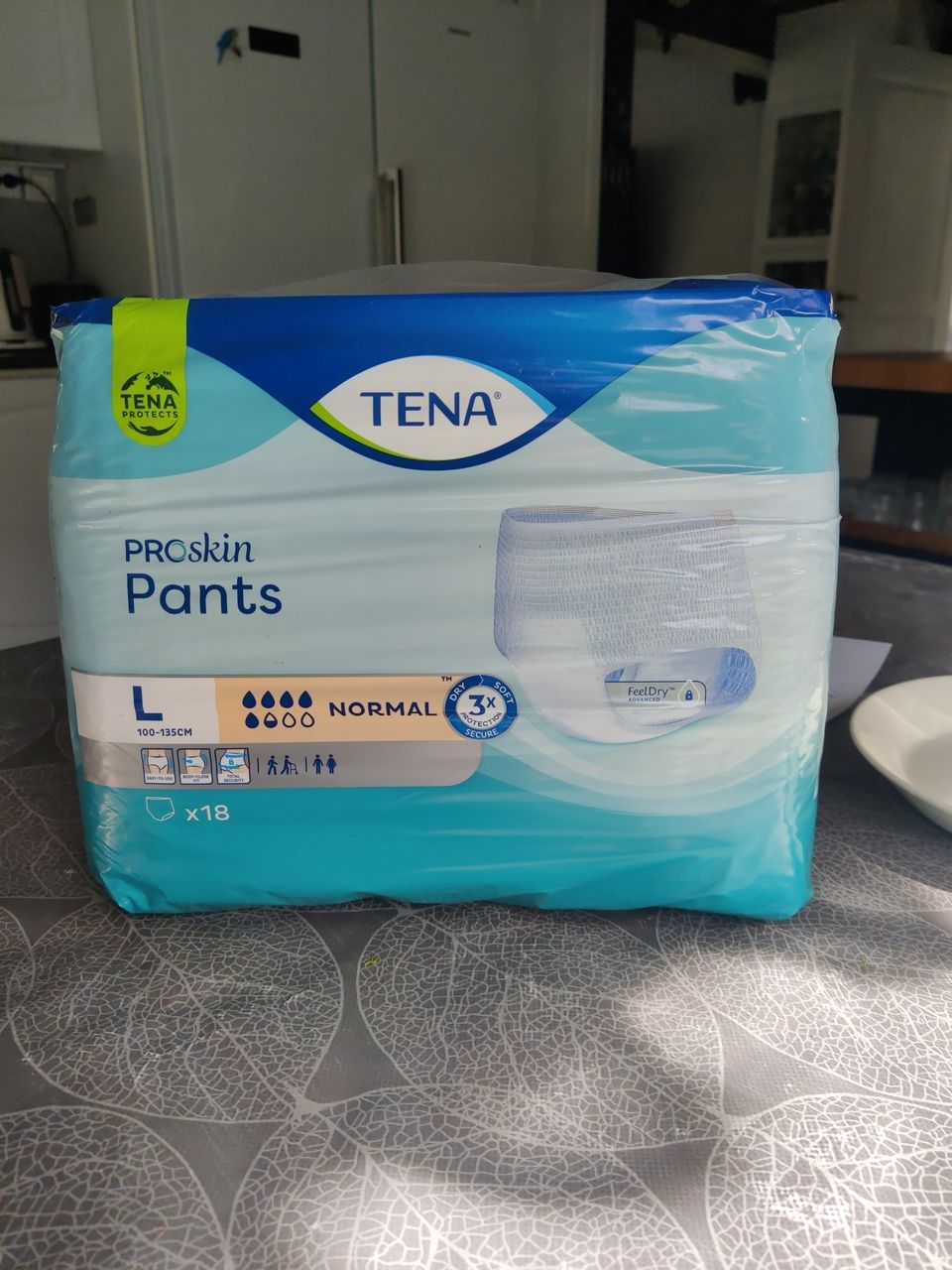 TENA Proskin Pants L ja M koko