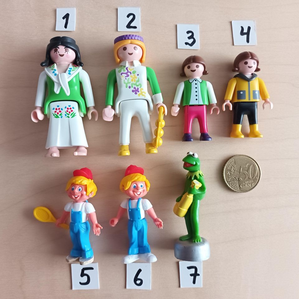 figuureja: Playmobil, Timpo Transogram, Muumi, PEZ, Disney, Toy Story yms