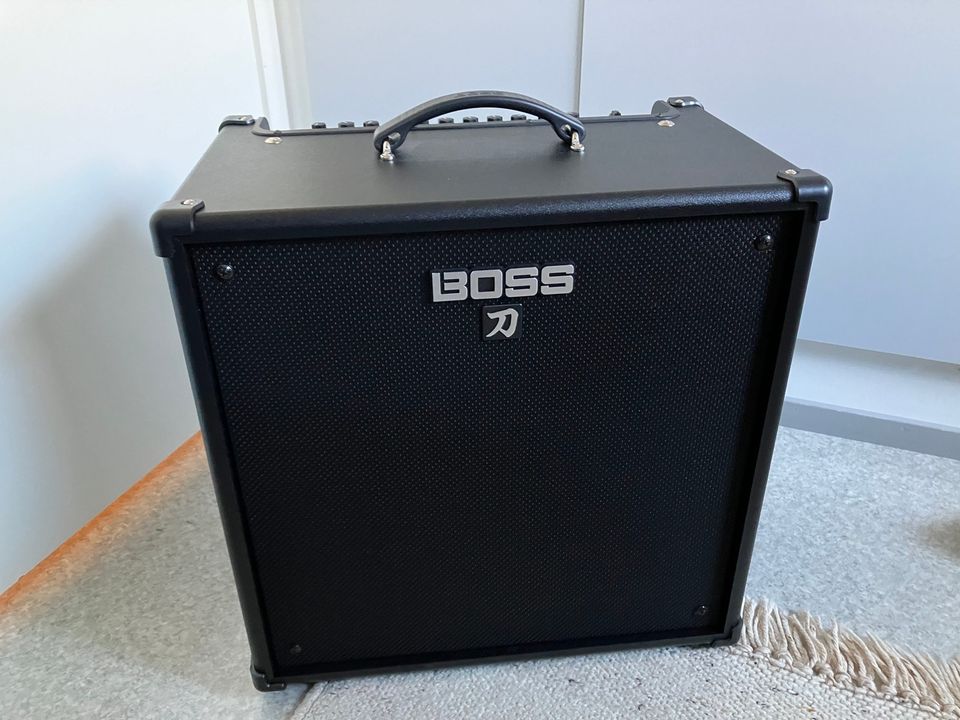 Boss Katana-110 Bass bassovahvistin bt-moduulilla