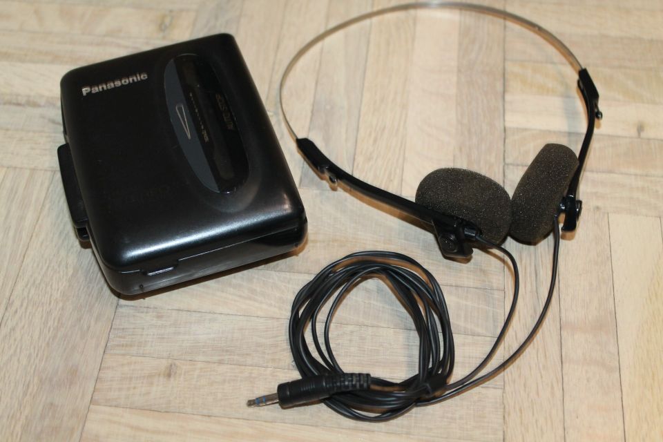 Korvalappustereot Panasonic kannettava kasettisoitin nauhuri + kuulokkeet