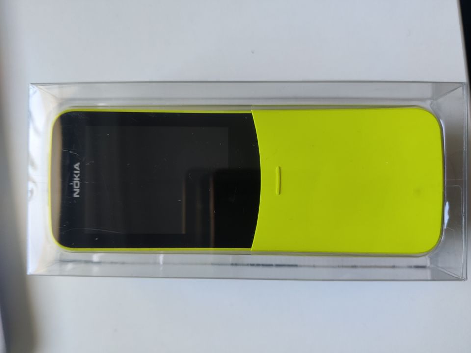 Nokia 8110 4G uudisretro banaani
