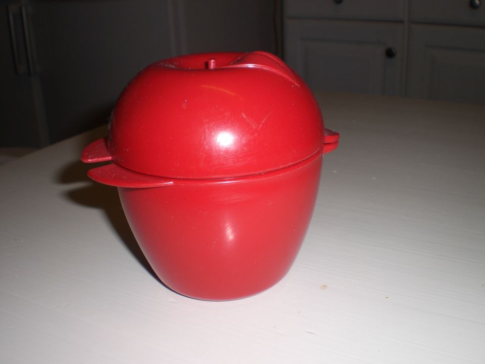 TUPPERWARE punainen omena rasia