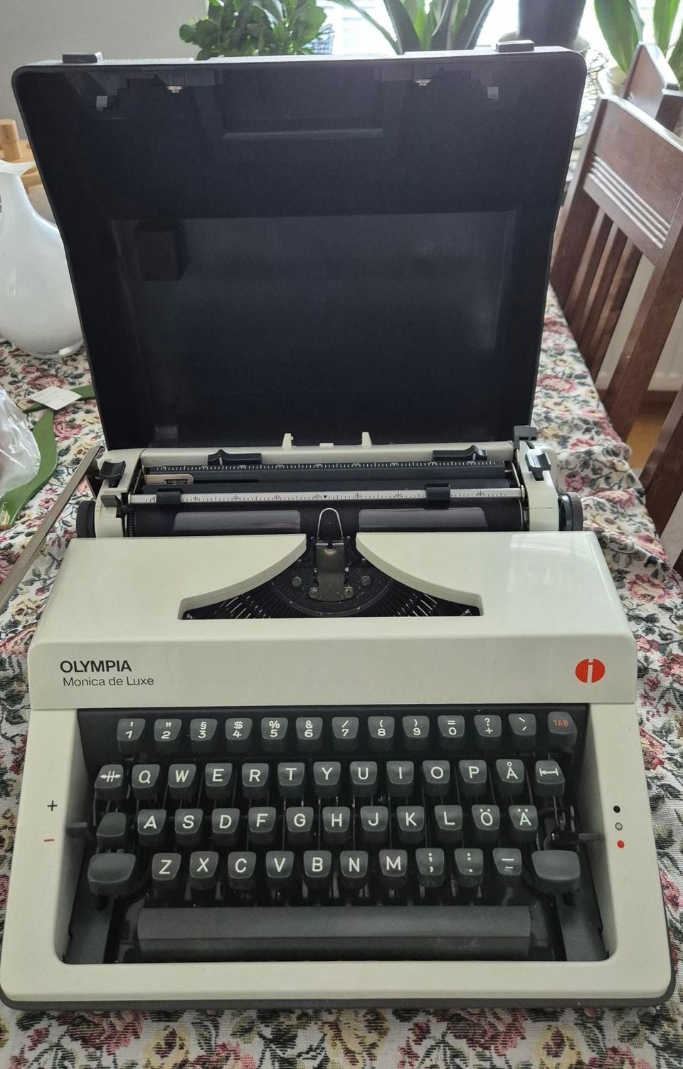 Olympia Monica de Luxe kirjoituskone