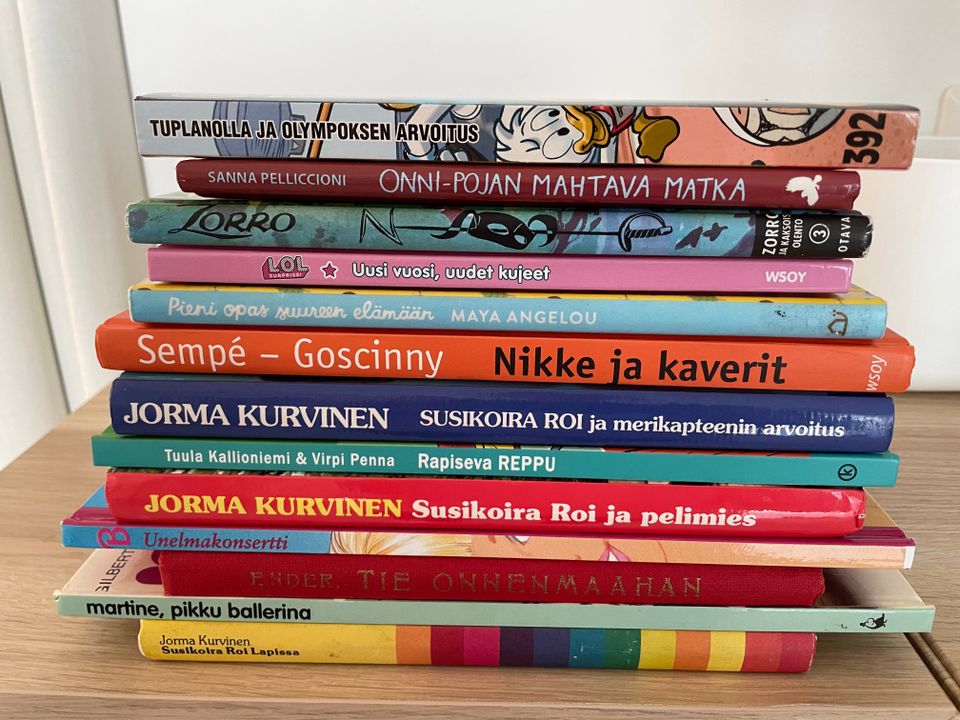 Lasten ja nuortenkirjoja 2 eur / kpl