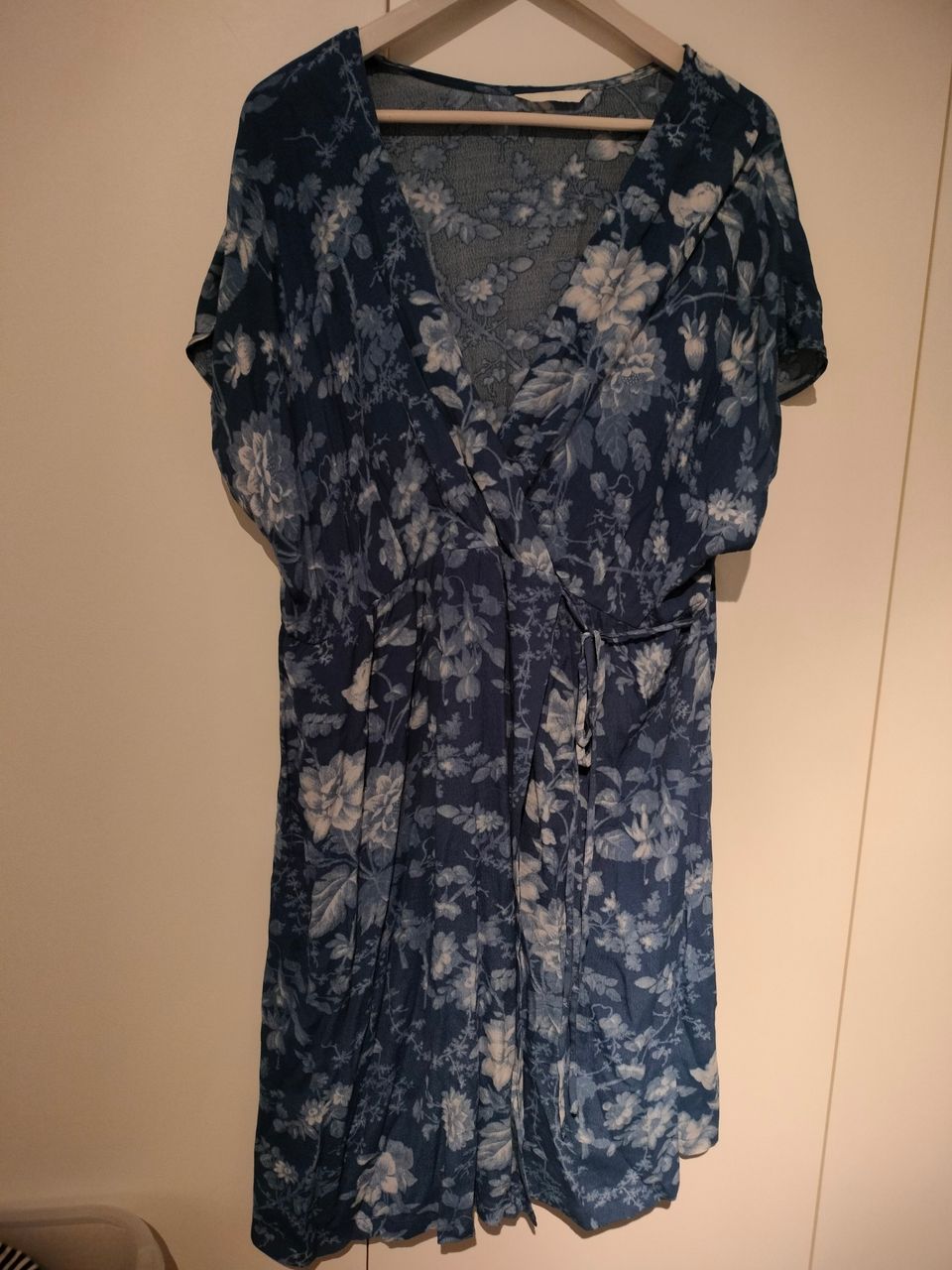 Sininen HM Mama mekko (raskaus/imetys) koko XL