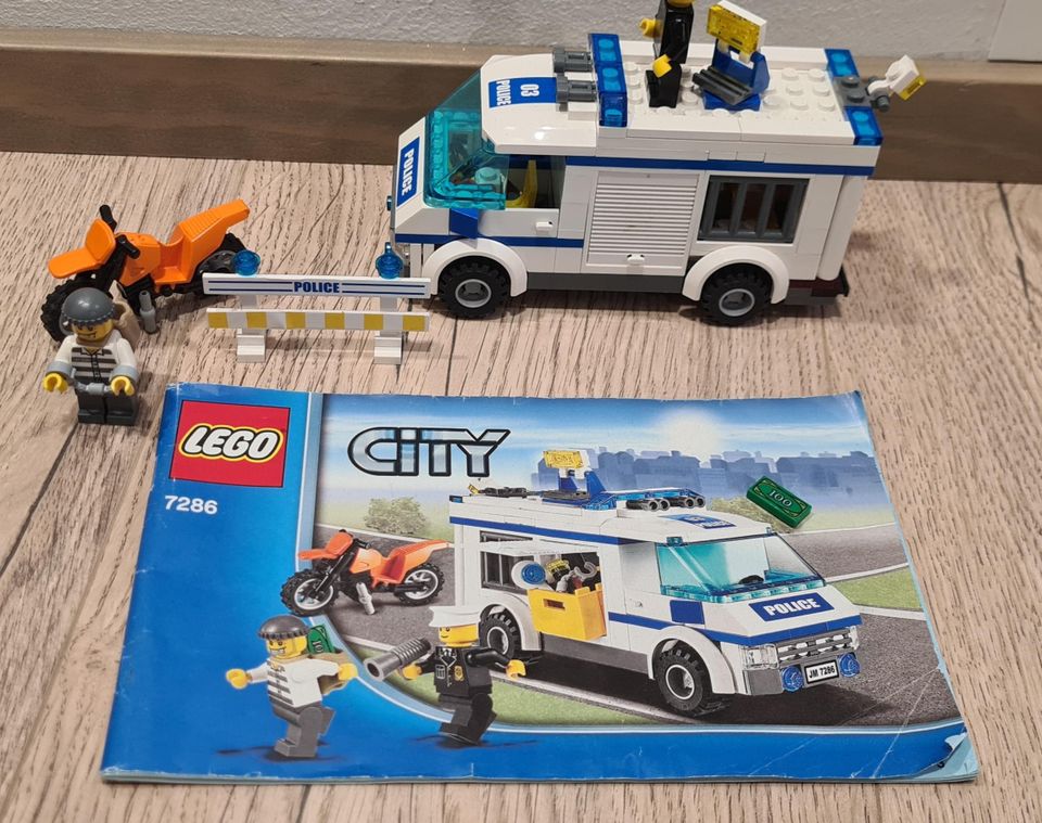 VARATTU Lego vangin kuljetusauto 7286