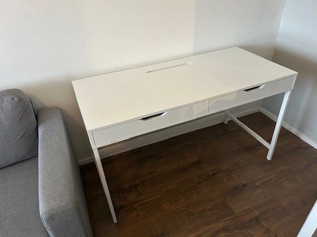 Työpöytä Ikea ALEX