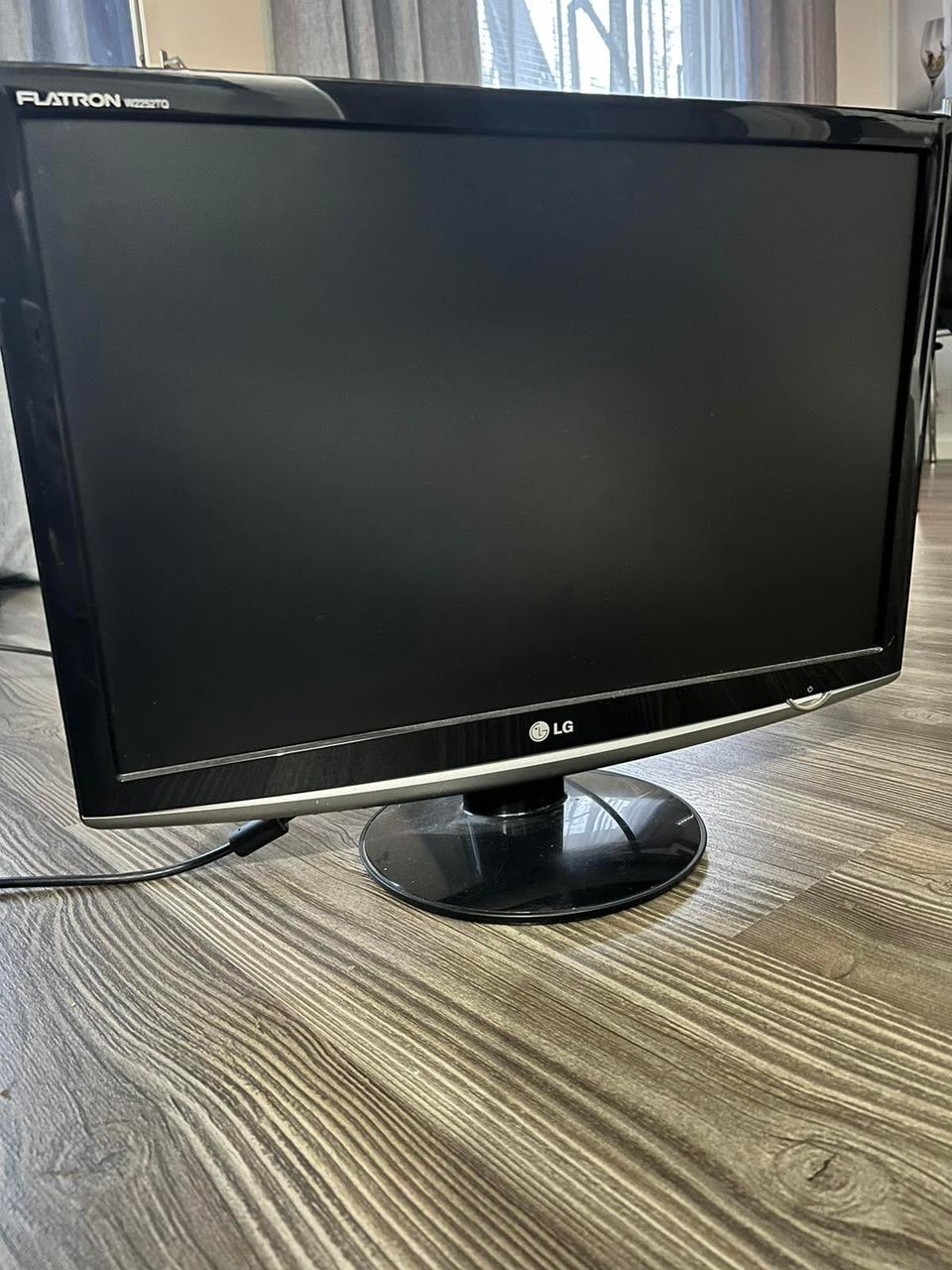 Lg Flatiron monitor W2252TQ
