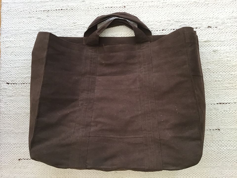 Ruskea iso markiisilaukku ( 52 x 45 x 14 cm )